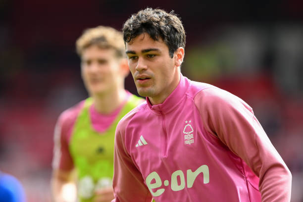 佩顿谈防守布伦森：减少他的持球，让他把球交给队友（佩顿谈如何限制布伦森：减少其控球，迫使他分球）