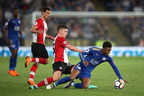 为国征战，感谢有你！国足官方为刚刚退役的尹鸿博送上祝福（国足官方送别尹鸿博：感谢为国而战，祝福踏上新程）