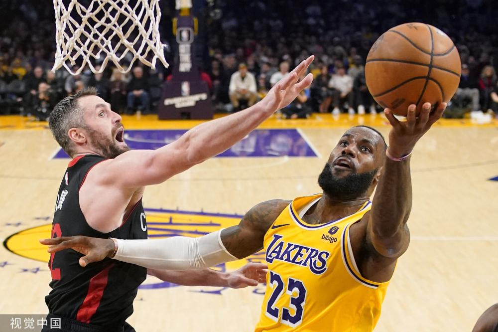 投篮还得练！谢德15中6&三分11中4拿到18分3板8助（投射仍需提升！谢德15投6中、三分11投4中，贡献18分3篮板8助攻）