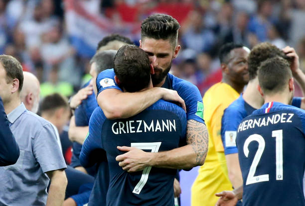 多特发布新赛季主场球衣：黄色基底搭配动感黑色图案.