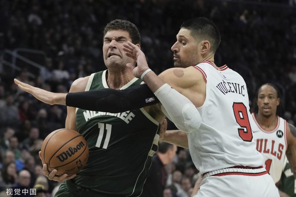 下半场表现不多！威少13中4拿到8分7板10助3断 4次失误（下半场哑火，威少13投4中仅得8分7板10助3断并出现4次失误）